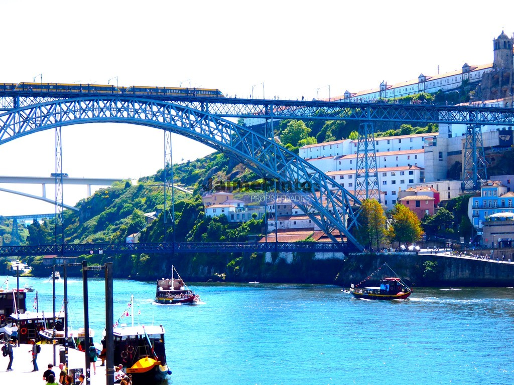 Terreno p/ contr. altura